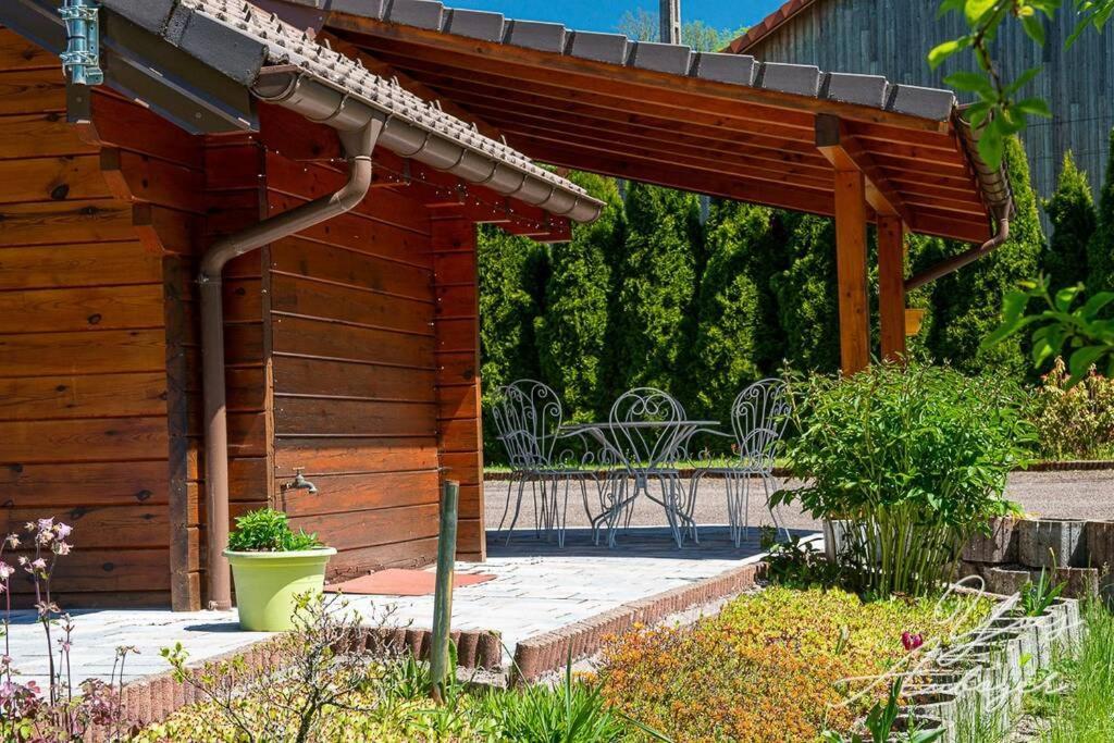 Le Ménil Chalet La Calougeotte, Jardin, Spa Et Sauna Prives מראה חיצוני תמונה