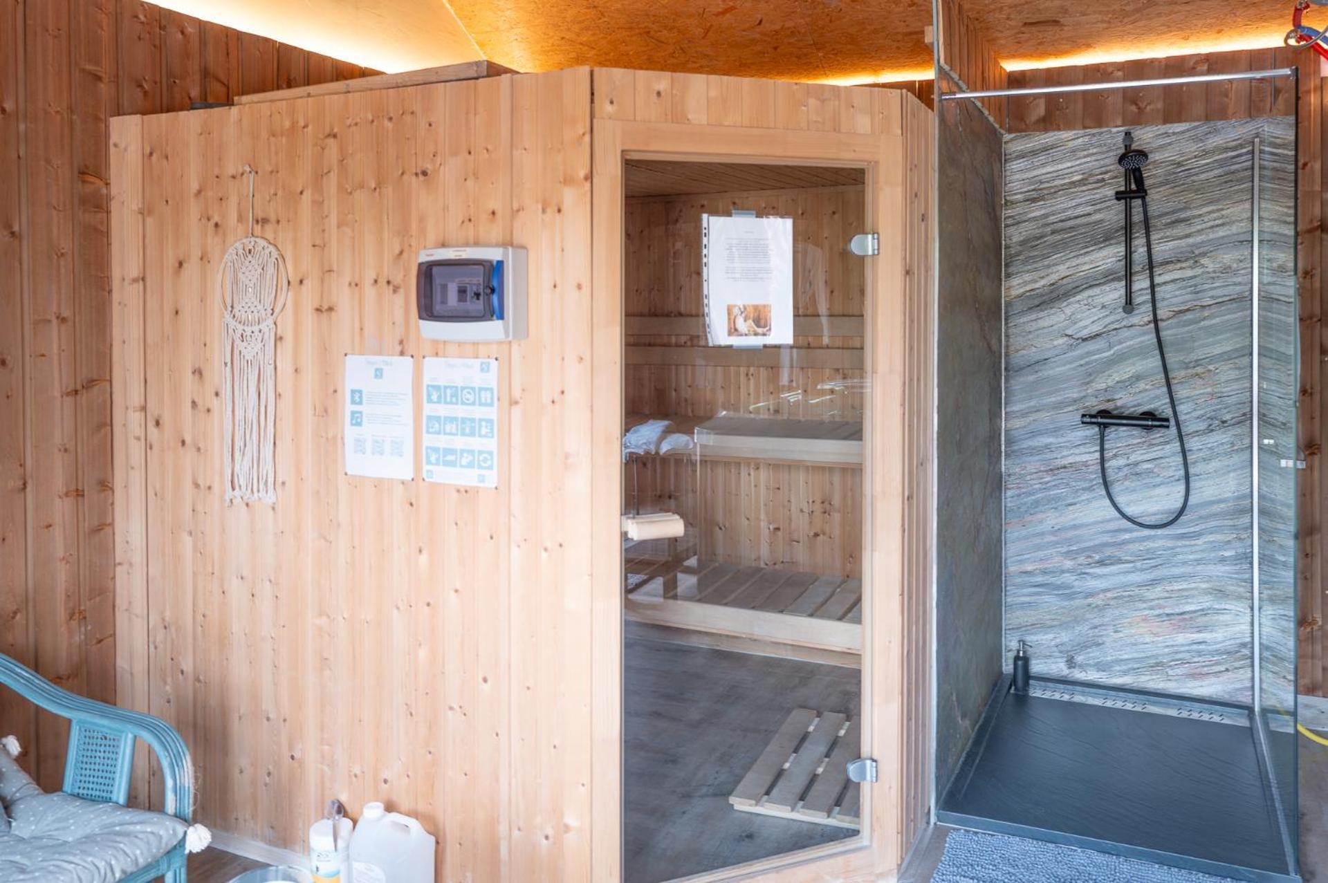 Le Ménil Chalet La Calougeotte, Jardin, Spa Et Sauna Prives מראה חיצוני תמונה