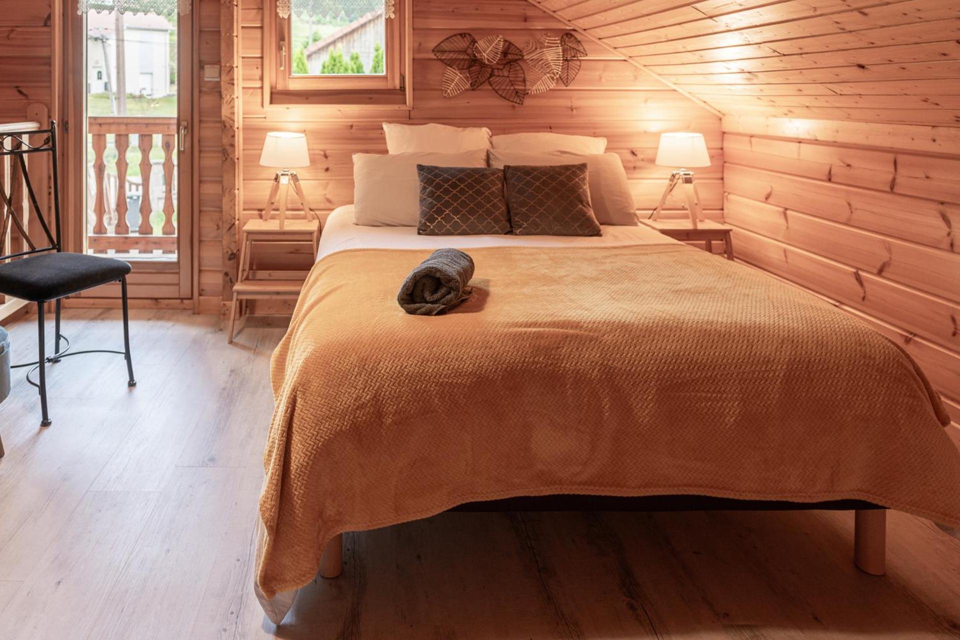 Le Ménil Chalet La Calougeotte, Jardin, Spa Et Sauna Prives מראה חיצוני תמונה