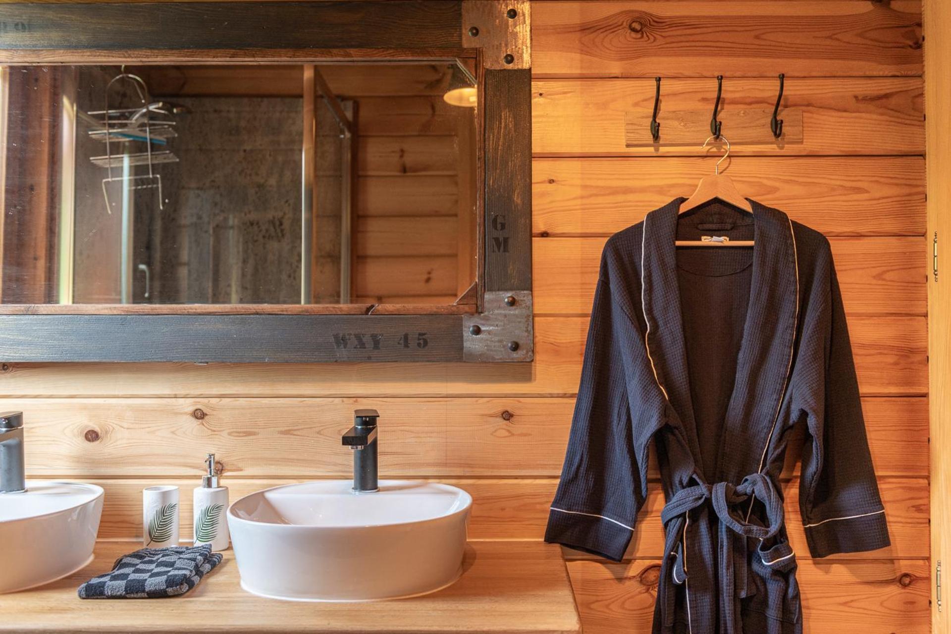 Le Ménil Chalet La Calougeotte, Jardin, Spa Et Sauna Prives מראה חיצוני תמונה