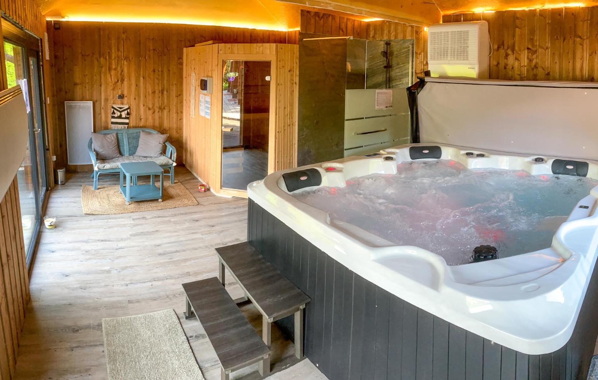 Le Ménil Chalet La Calougeotte, Jardin, Spa Et Sauna Prives מראה חיצוני תמונה